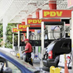 Venezuela planea aumento de combustible en un 50%